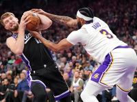 开云体育直播-湖人力克马刺，克莱带队取胜