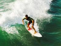 开云下载-岭南风暴席卷新奥尔良，广东式一波流与哈利伯顿的孤岛悲歌