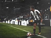 开云体育APP下载-跨界接管，当上海队带走黄蜂，伦纳德在F1赛道完成终极防守