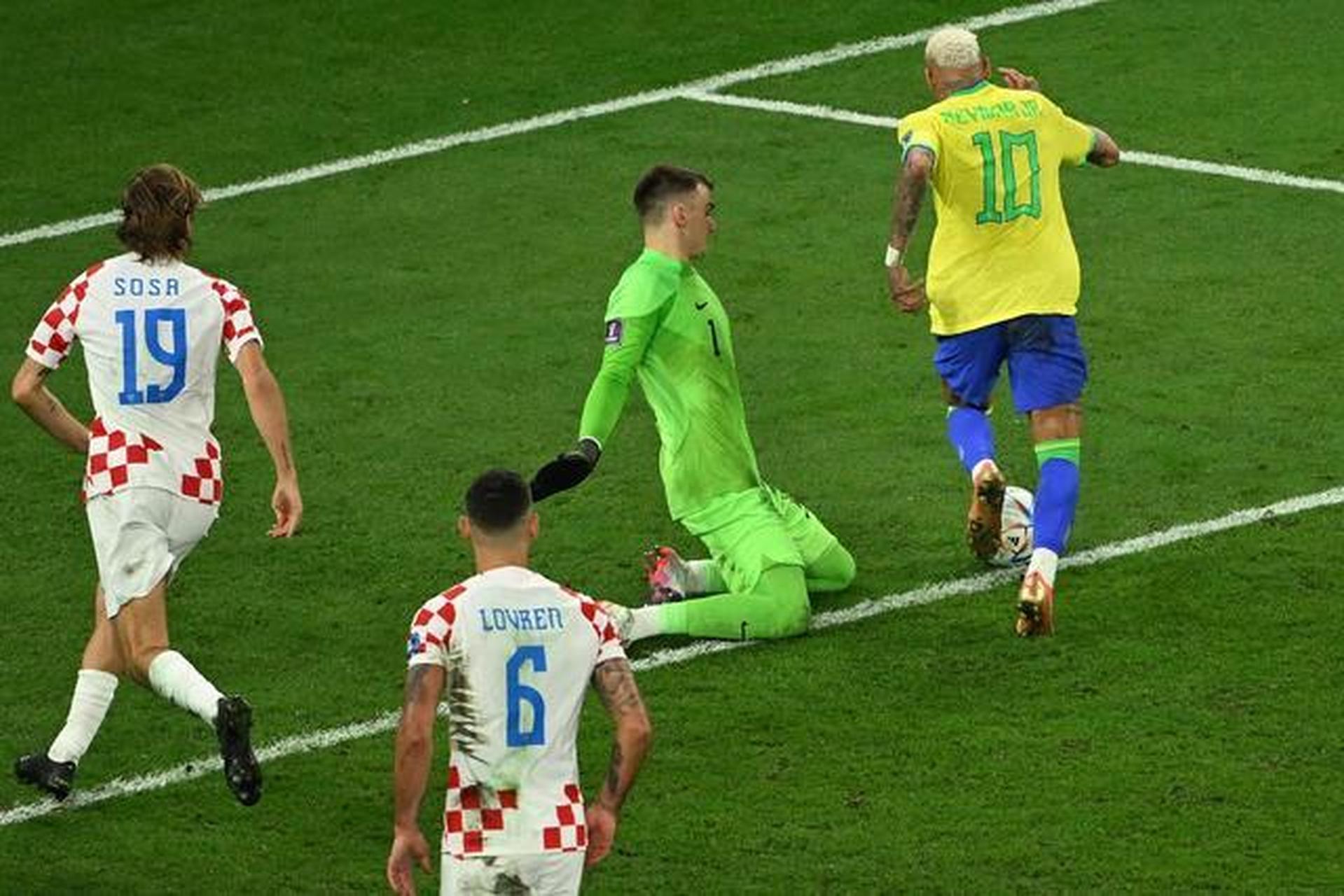 荷兰完胜克罗地亚，内马尔刷新纪录的简单介绍