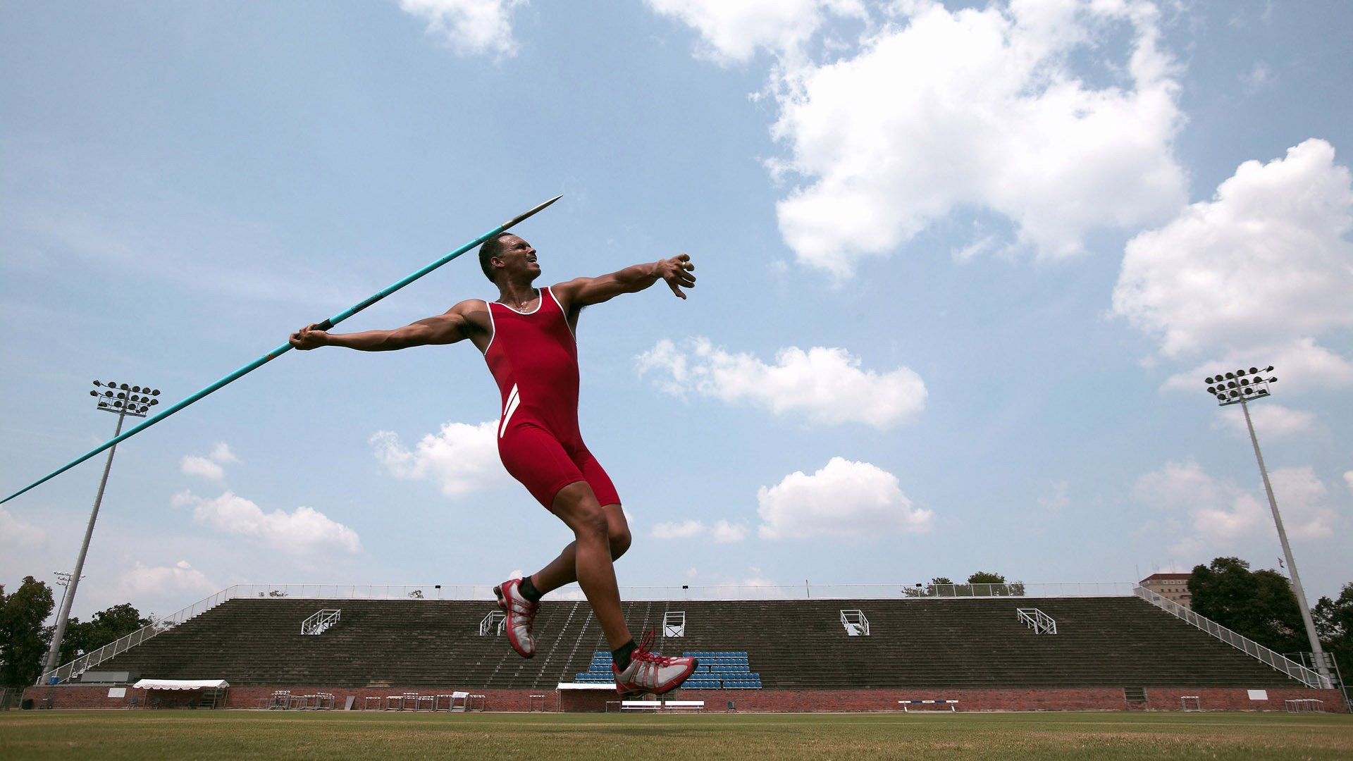 本泽马稳定输出不掉线，利物浦强行终结土耳其悬念